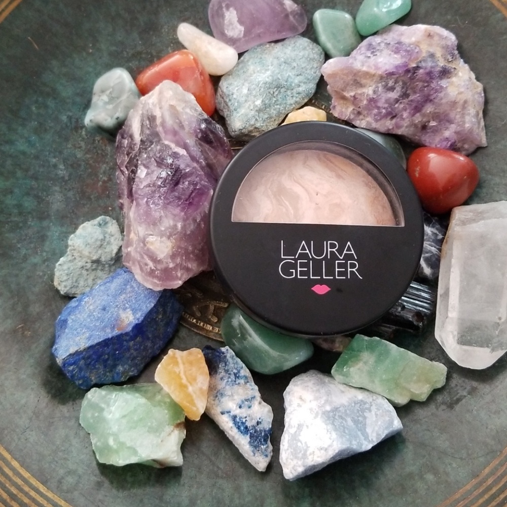LAURA GELLER Baked balance and brighten foundation